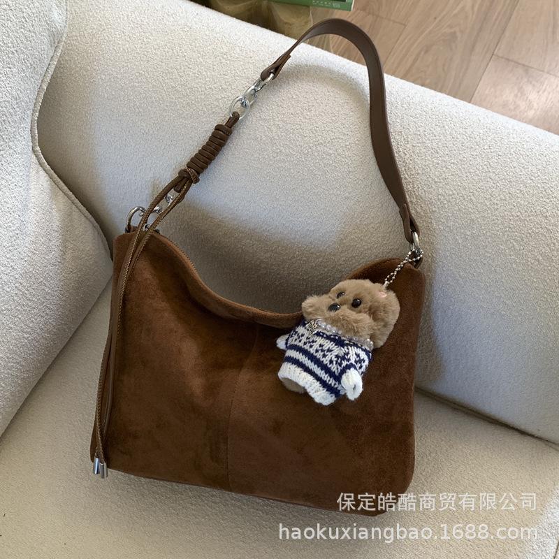 Simple Retro Suede Bag Women's 2025 New Exquisite Versatile Messenger Bag Super Fire Shoulder Underarm Bucket Bag