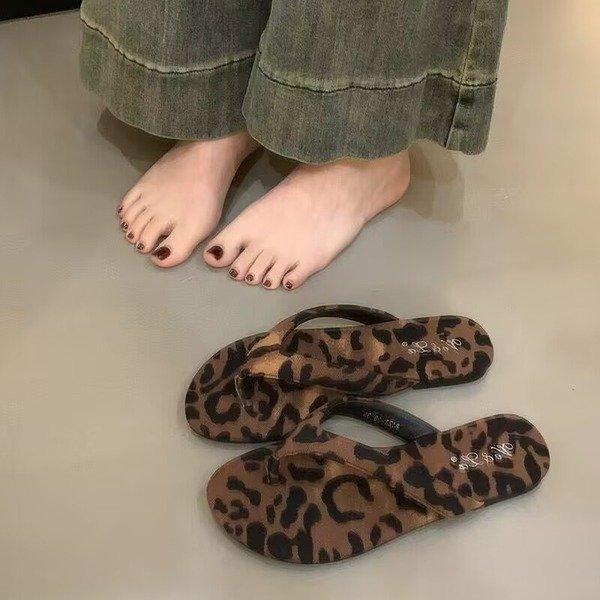 2025 summer new flip-flops thick heel cool slippers medium heel sandals women's shoes trendy fashion outer wear square toe