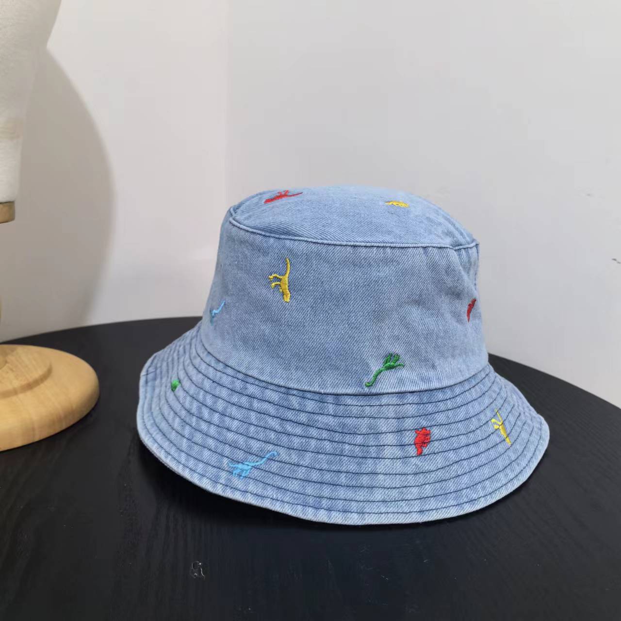 

Милая мультяшная вышитая джинсовая шляпа-ведро женская мода универсальный иностранный стиль уличный повседневный текстурный тазик шляпа показать небольшой прилив M（56-58cm）