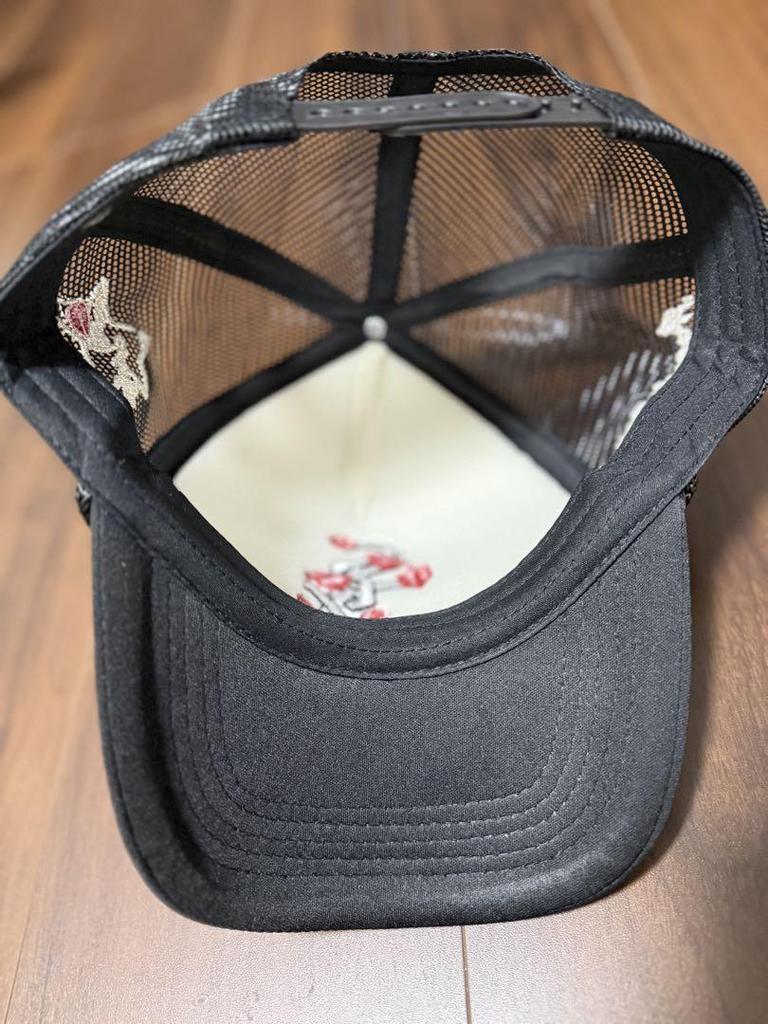 [USED] Laropa Cap Embroidered Trucker Cap White/Black