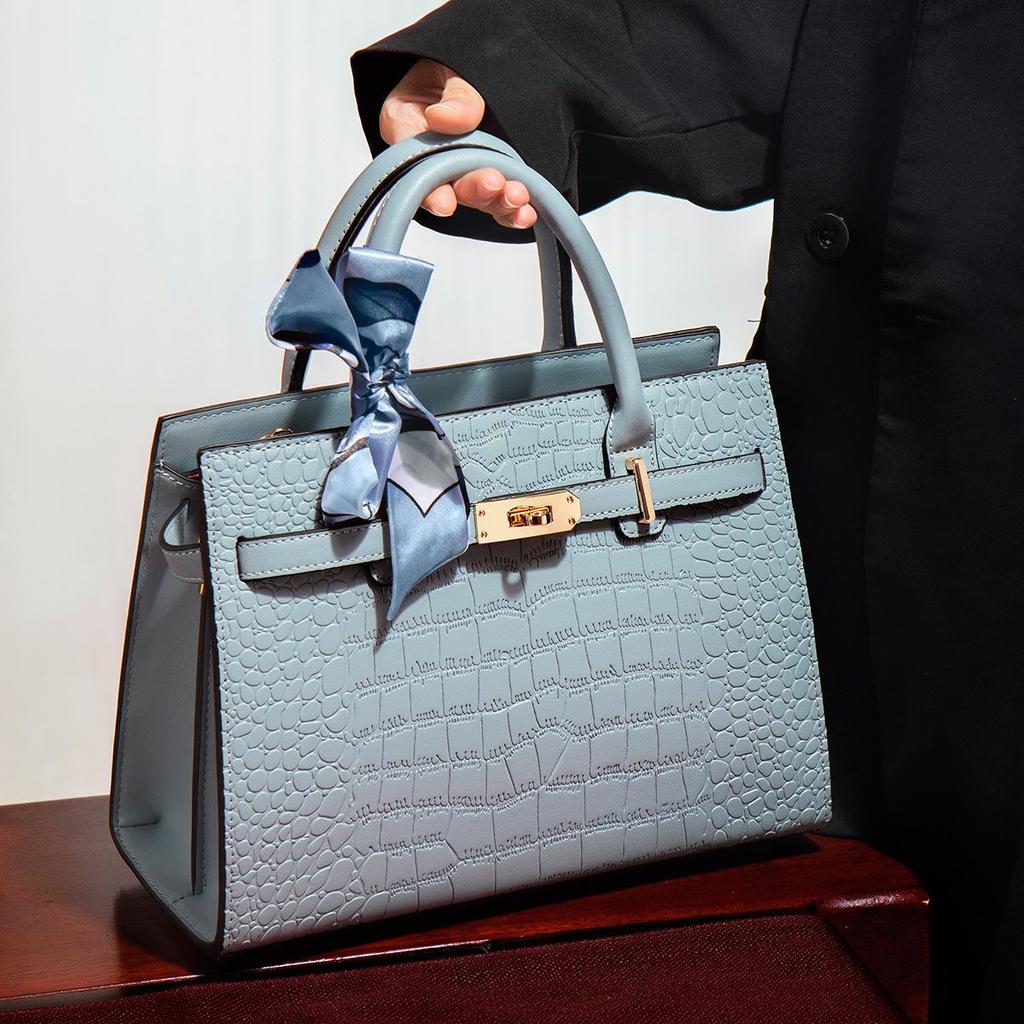2024 Crocodile Pattern Handbags: Stylish, High-Quality Bags for Fashionable Middle-Aged Women