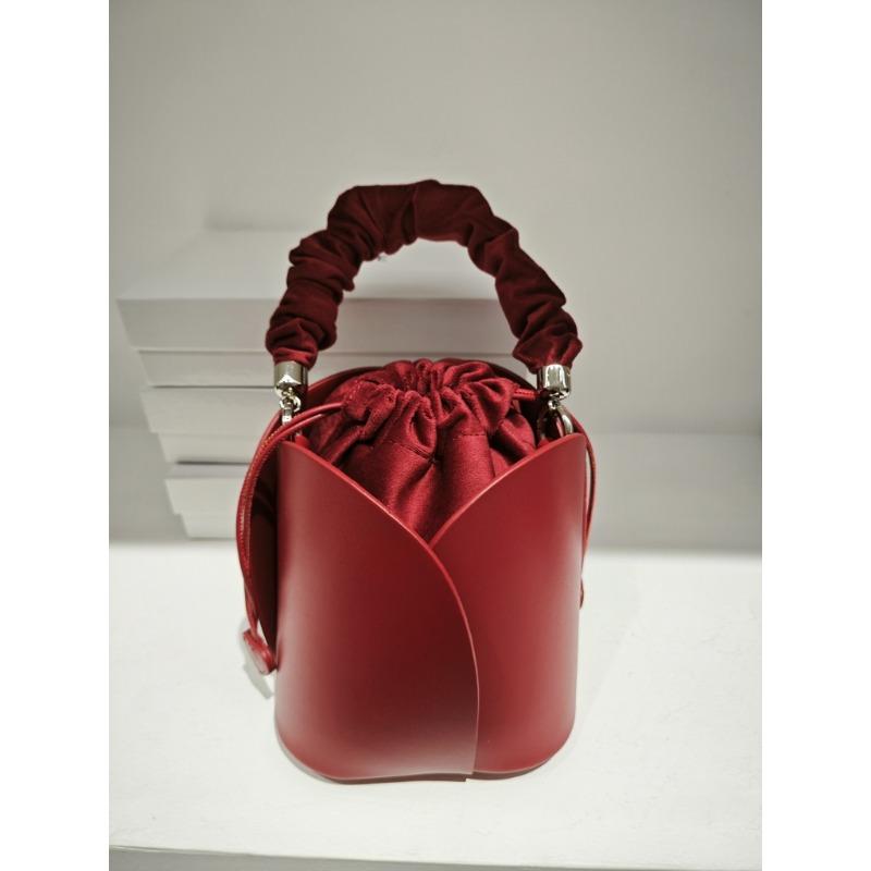 Niche Bucket Bag High-end Retro Crossbody Handheld Flower Petal-shaped Vegetable Basket Texture Women's Bag