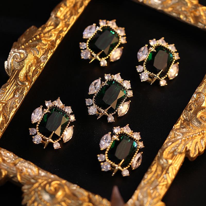 **Bo Xin Yun Luxury Geometric Green Zirconia Brooch - Korean Style Pin Accessory**
