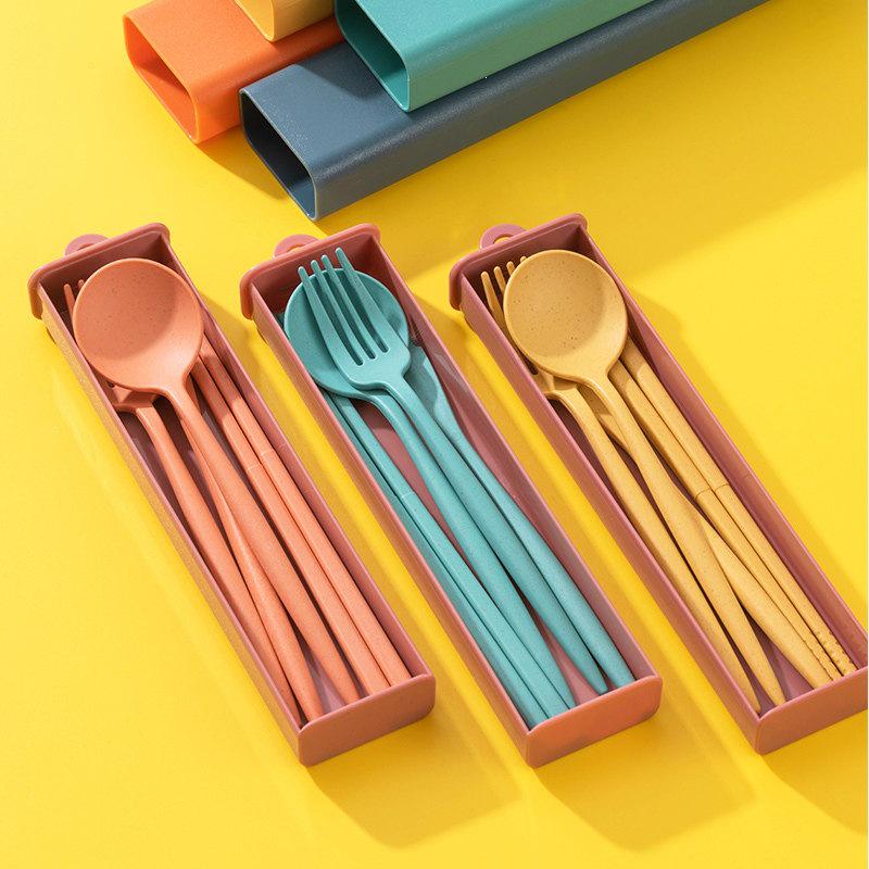 Wheat Straw Portable Cutlery Set: Spoon, Chopsticks & Storage Box for One Person.