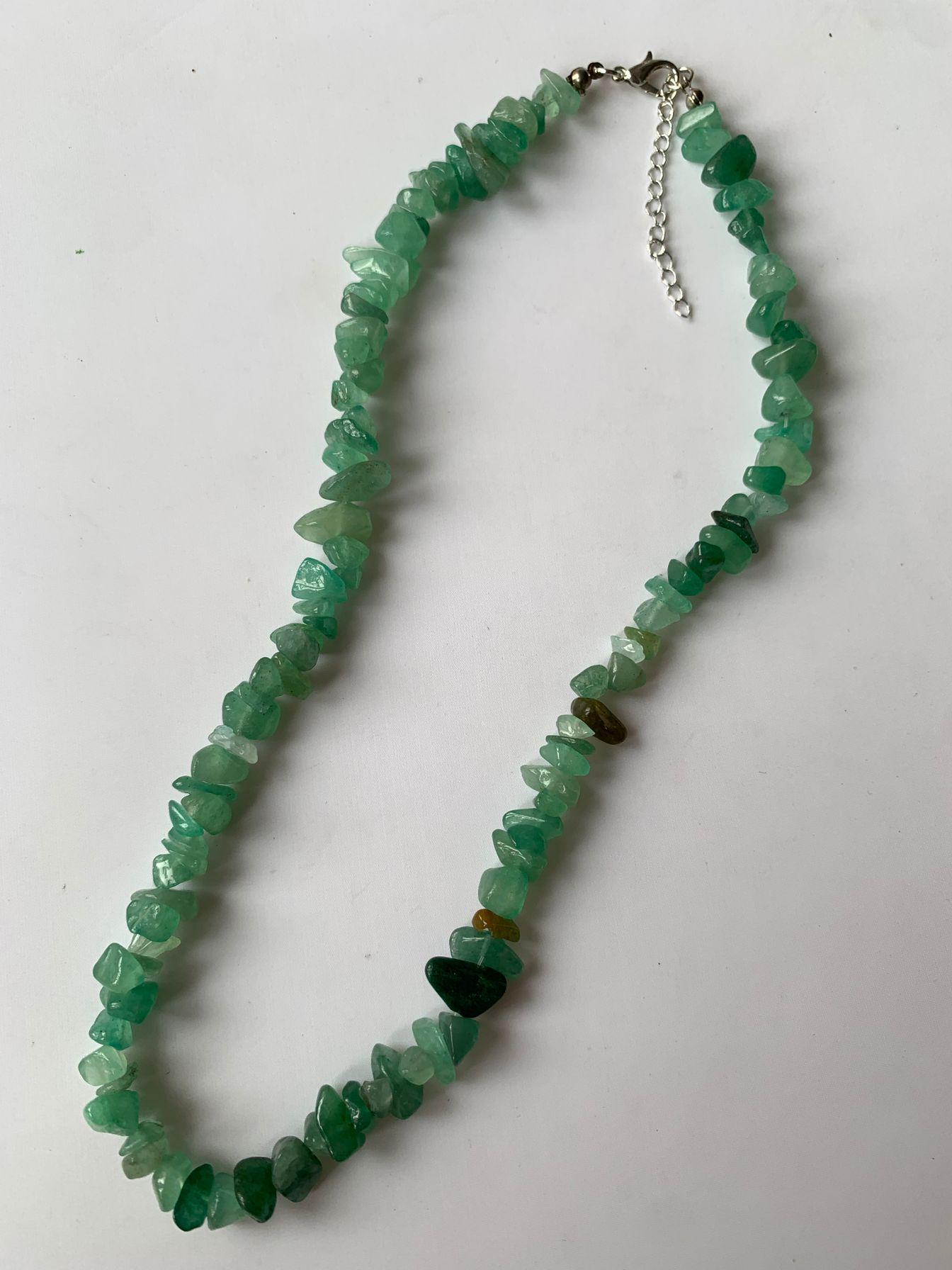 

Семицветный чокер из натурального дробленого камня и кристаллов - Ожерелье в пляжном стиле для весны/лета