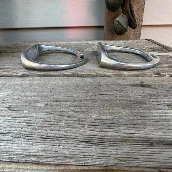 Aluminium Racing Stigbøyler – Lettvektsdesign for Fart og Stabilitet .