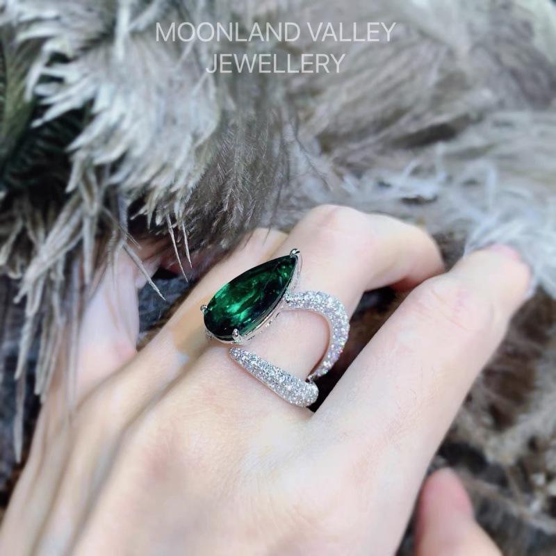 INS Retro-Style Adjustable Emerald Ring with Micro-Paved Diamonds for Women Open Adjustable