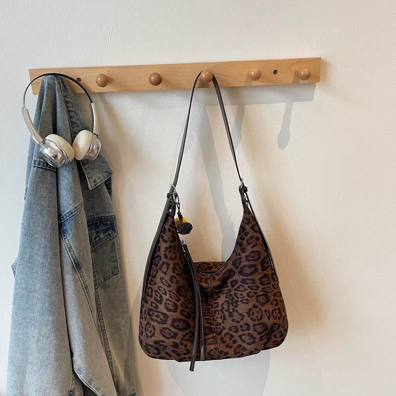 

Женская сумка в корейском стиле с леопардовым принтом, модная сумка 2025, новая ретро сумка через плечо, популярная сумка-тоут большой вместимости для поездок на работу темно-коричневого