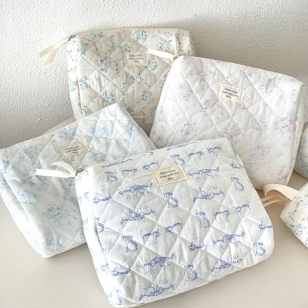 Women Quilted Checkered Makeup Bag Portable Cosmetic Storage Bag Lightweight Lady Makeup Bag Purse Toiletry Zipper Storage Pouch