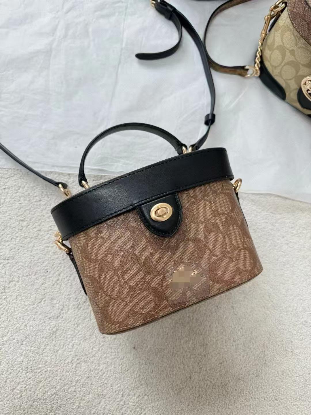 

Koujia Kay20 Flip-Top Shoulder/Handbag: Classic Floral Color-Block Print with Chain, Makeup Box, Women s Bag. 20*10*13