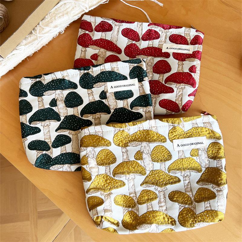Large Mushroom Print Cosmetic Bag Portable Zipper Makeup Pouch For Daily Use