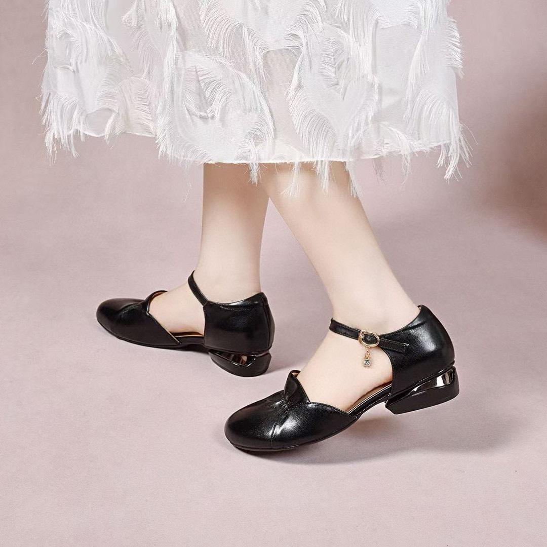 

Женские сандалии на плоской подошве 2025 лето новые сандалии с вырезом в виде головы манго и краем в виде листа лотоса, корейская версия женской обуви на низком каблуке 34