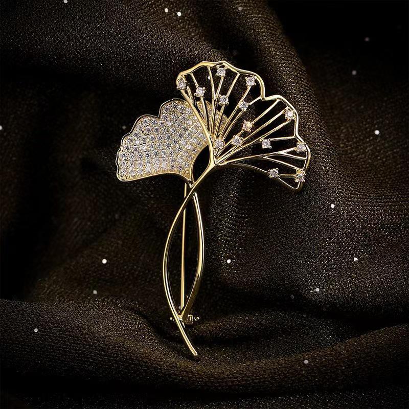 Ginkgo Biloba Brooch Luxury Temperament, Design Sense Niche, High-End Pin, Delicate Suit, Corsage Accessories