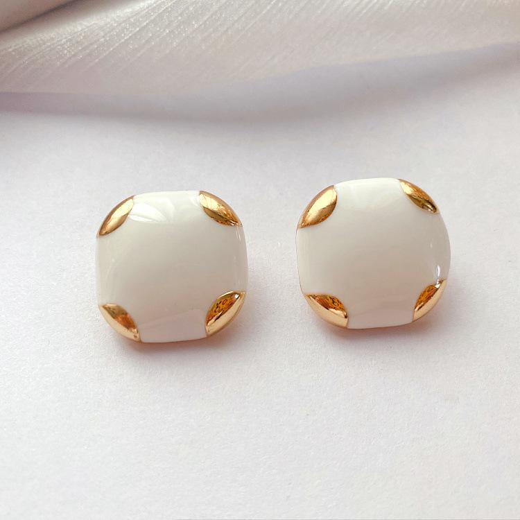 SKEDS Fashion Enamel Round Pearl Earrings For Women Vintage Baroque Exuqisiste Jewelry Ear Rings Party Wedding Accessories Gift