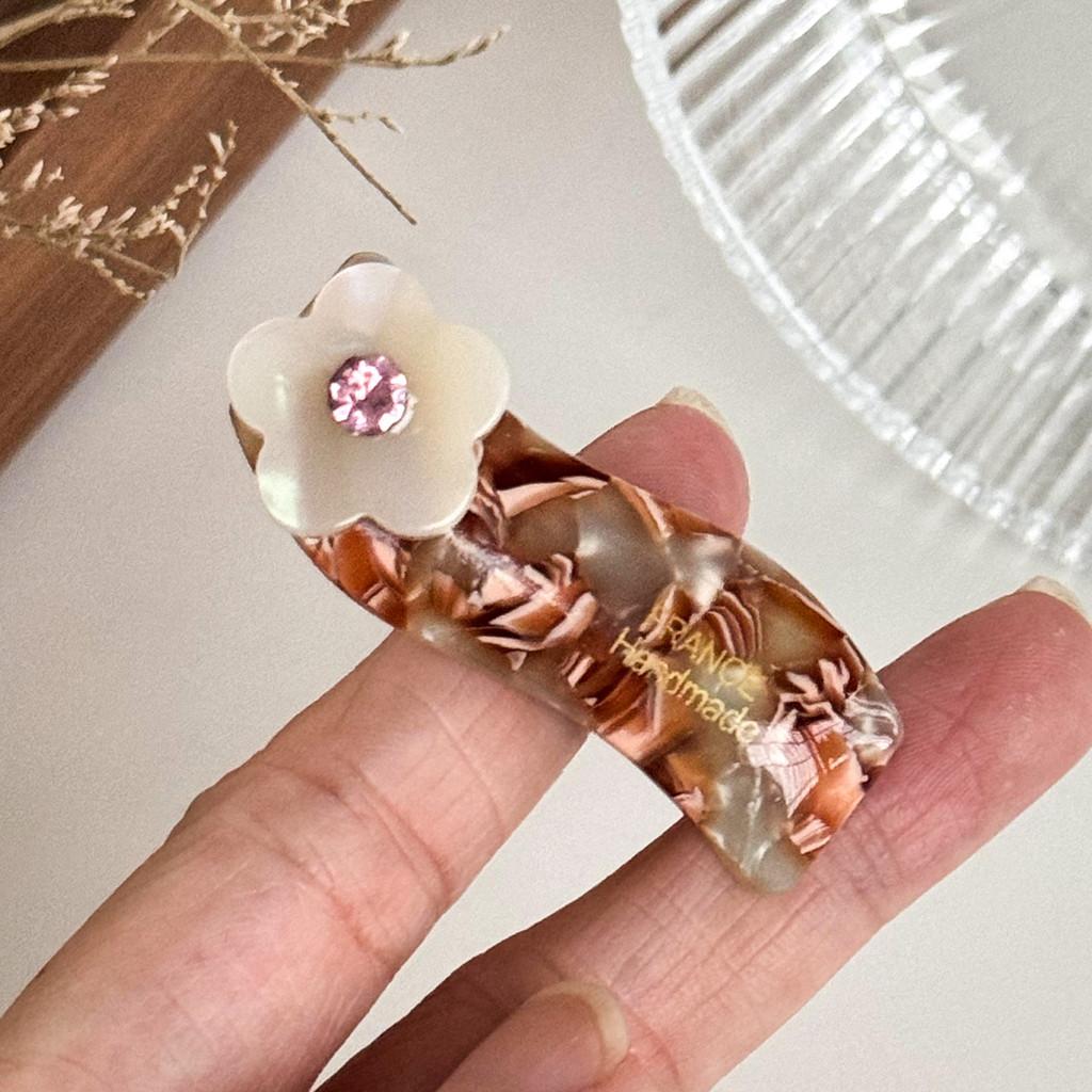 Pattern Contemporary Floral Hair Claw Clip Highend Acetate Material With Elegant Rhinestones Perfect For Women