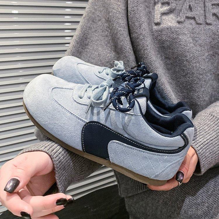 

Корейская версия новых ретро кожаных немецких тренировочных белых кроссовок для женщин, весна 2025, студенческие, универсальные, на толстой подошве, увеличивающие рост, кэжуал 40 небесно-голубой