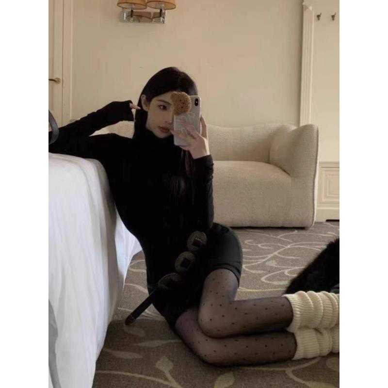 Semi-turtleneck black dress for women, pure desire, sexy hip-wrapped mom short skirt, showing body and matching skirt