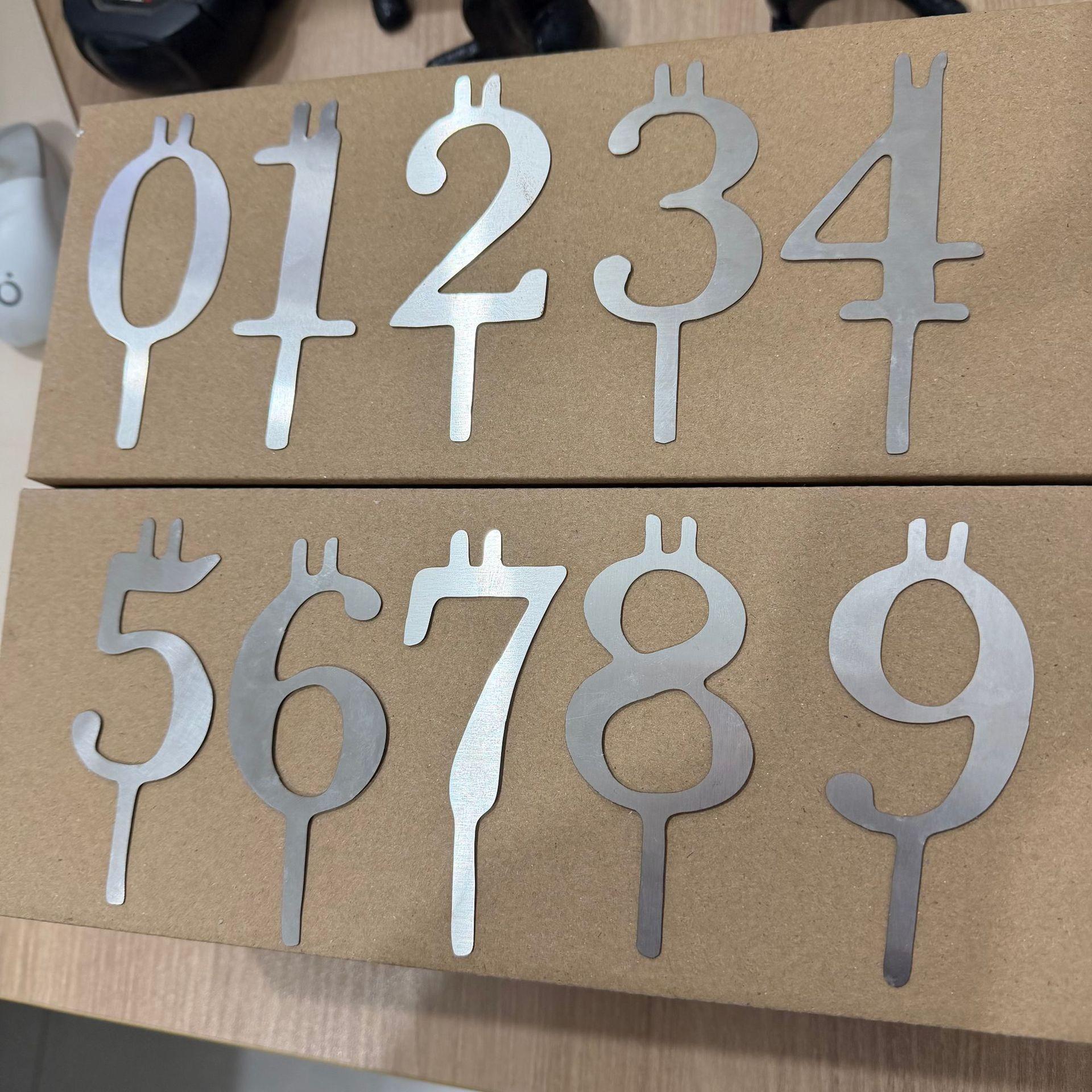 Digital Number Birthday Candle Holder Set for Party Decorations серебряный