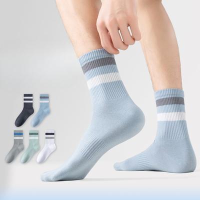 Herren-Kniestrumpf für Frühling und Herbst, antibakteriell, schweißabsorbierend und atmungsaktiv. Gestreifte weiße Freizeitsocken für Herren für Frühling und Herbst