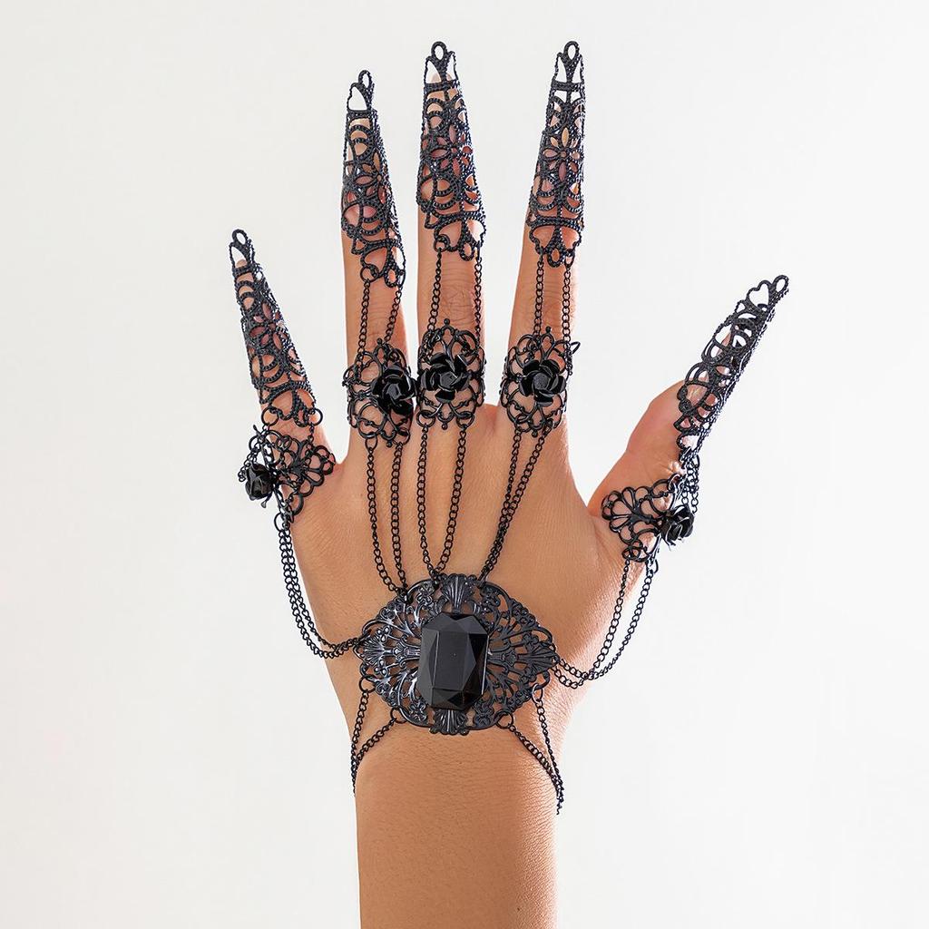 European & American Gothic Halloween Chain Finger Bracelet with Cone-Shape Nails