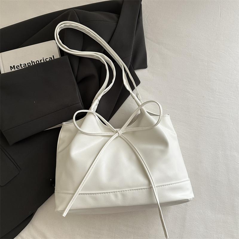 

Маленькая сумка женская 2025 новая трендовая простая атмосфера сумка через плечо текстурная маленькая квадратная сумка нишевая белый