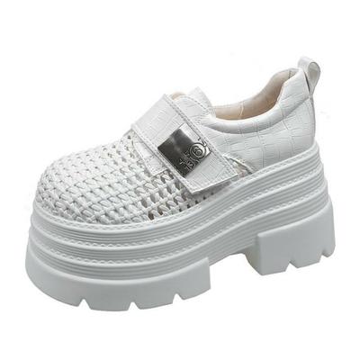 Mode 8CM Damplattform Slip-On Skor Tjock Sula Nya Sommar Ihåliga Läder Chunky Sneakers Andningsbara Utomhus Höga Klackar Sandaler