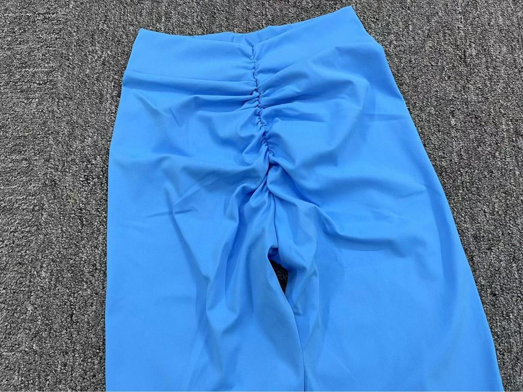 Šik sportovní legíny s V-výstřihem na zádech a push-up efektem: Bezešvé kalhoty na jógu zvýrazňující hýždě