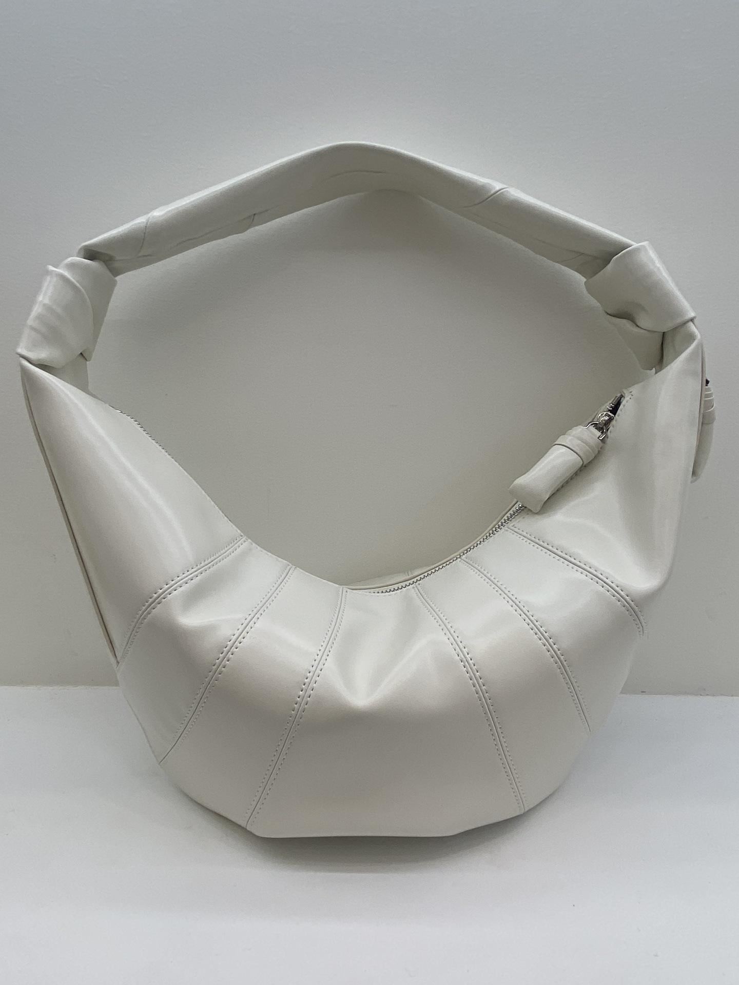 

Сумка через плечо из коровьей кожи в форме полумесяца 2024 года — модный дизайн в стиле круассан 45*25cm Cowhide with Logo белый