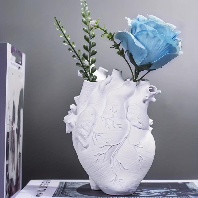 Creative Heart-Shaped Vase Art Resin Human Sculpture Flower Bottle Desktop Home Decoration Perfect for Showcasing Dried Flowers