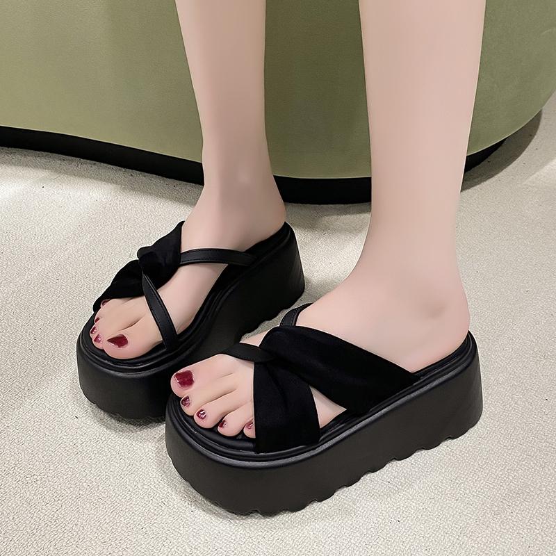 Modne NOWE Casualowe Klapki na Koturnie 8CM dla Kobiet Lato Antypoślizgowe Sandały na Platformie Kobieta Odkryte Palce Wygodne Damskie Grube Klapki na Plażę