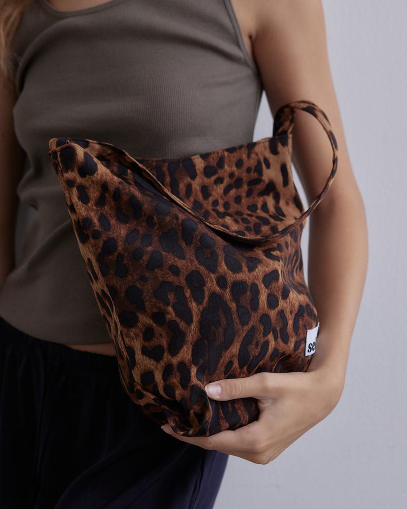 Sehr Leopard Bucket Bag (Brown)