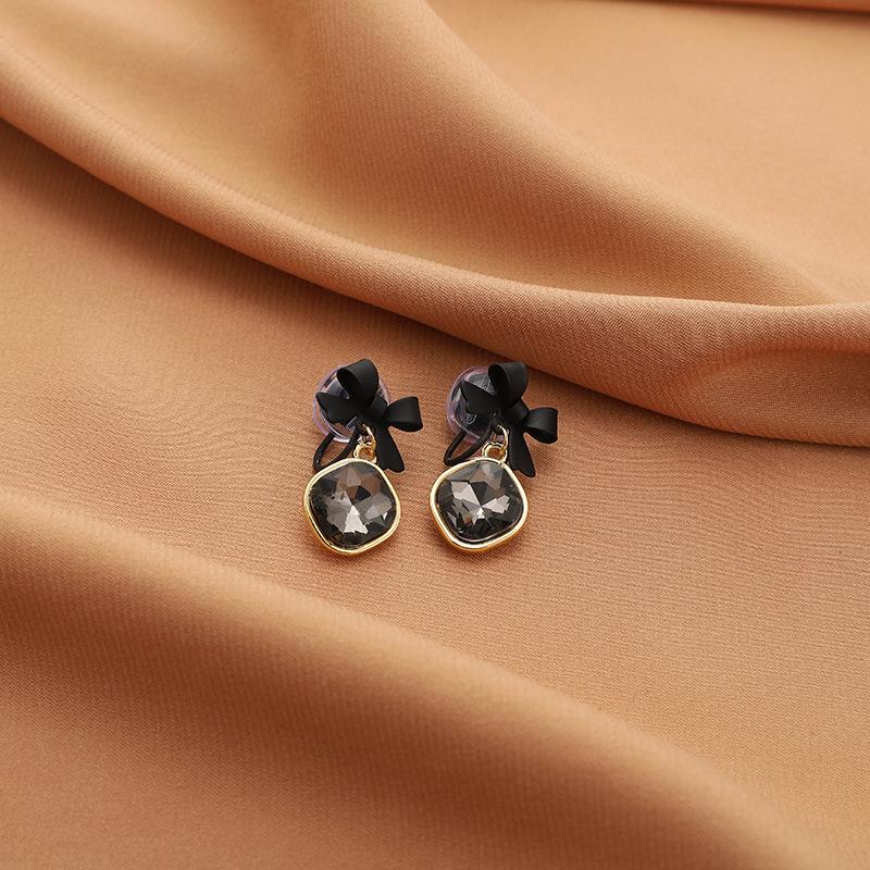 Korean Style Retro Pearl Ear Clip for Women - Mosquito Coil Holder, No Piercing, High-End, Fashionable and Versatile Luxury Earrings