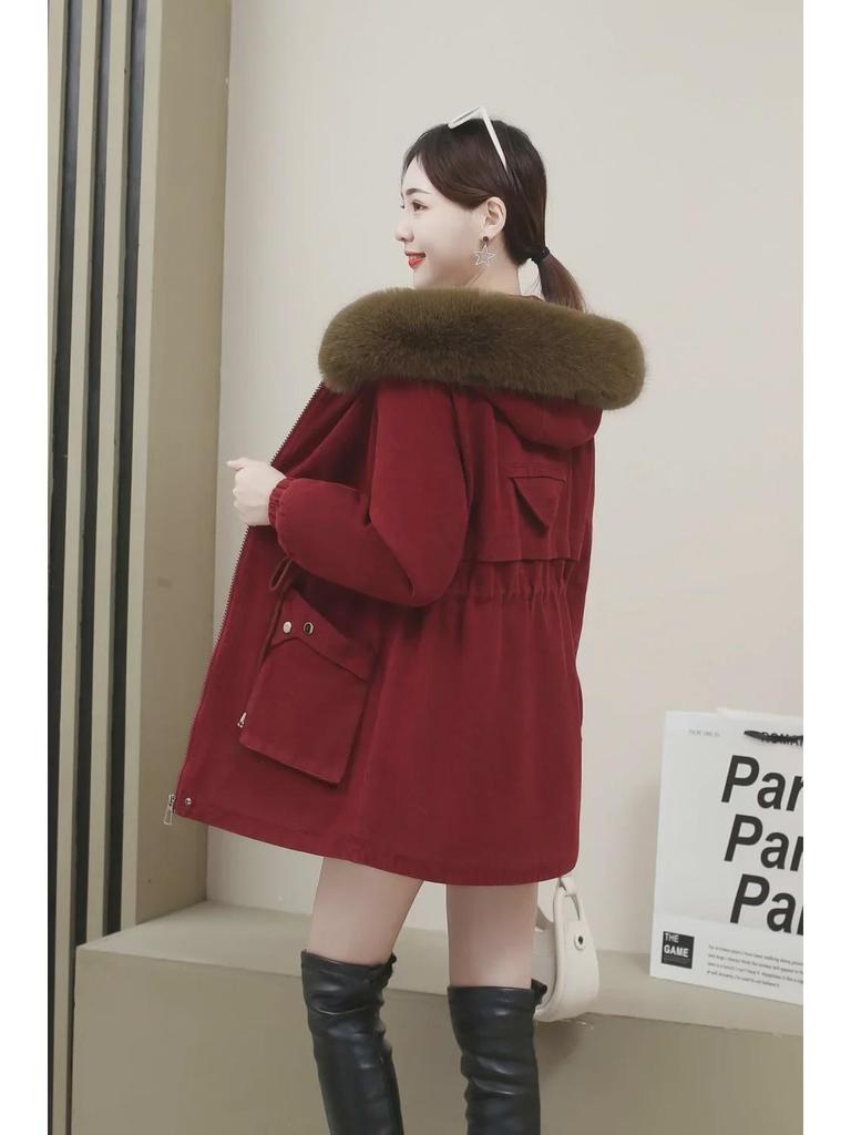 Dámský zimní sametový kabát 2024: Slim Fit, Korejský styl, Kožešinový límec, Teplý, Velká velikost, Středně dlouhý.