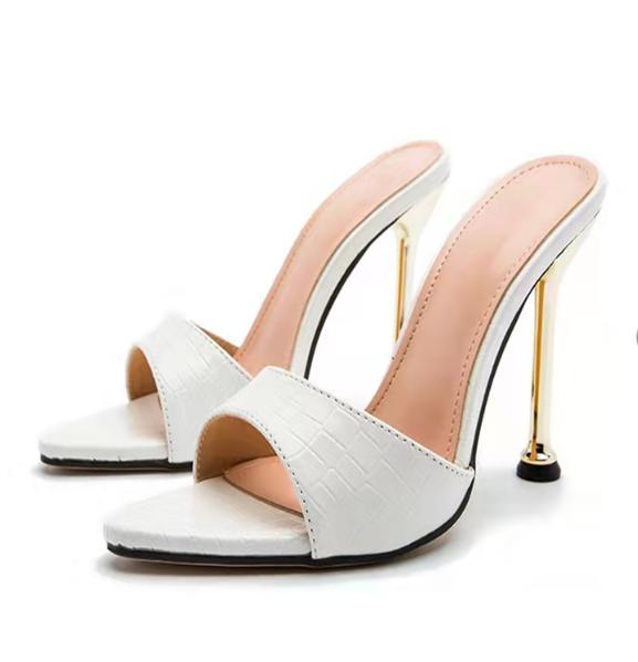 

Летние женские тапочки со змеей, пикантные тапочки на высоком каблуке с острым носком, обувь для вечеринок с металлическим декором, уличная модная женская обувь большого размера 43 белый