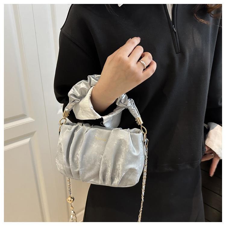 New bag women's 2025 fashion trend messenger bag versatile casual chain shoulder bag solid color portable pleated bag