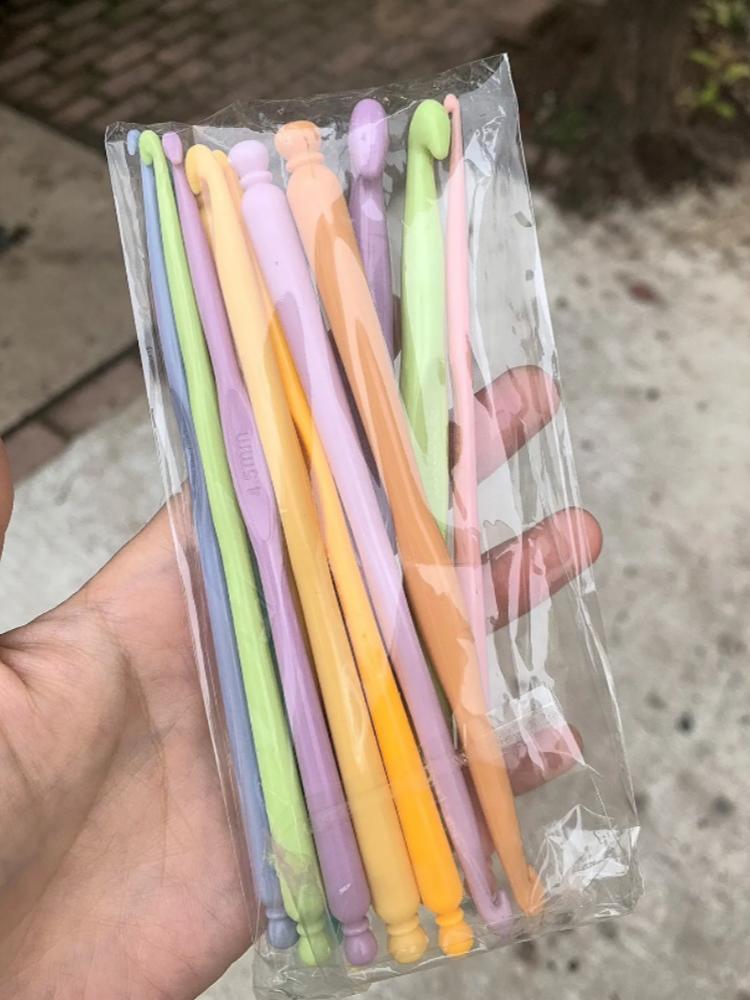 Crochet Hooks 2.0mm-10mm 12Pcs Plastic Candy Colors Plastic Crochet Hooks DIY Sweaters Scarf Crocheting Tools Wholesale Colorful