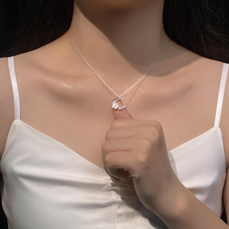 Süße Kirschblüten-Halskette für Damen im neuen Stil, Nischendesign, Ins-Stil, hochwertige frische Halskette