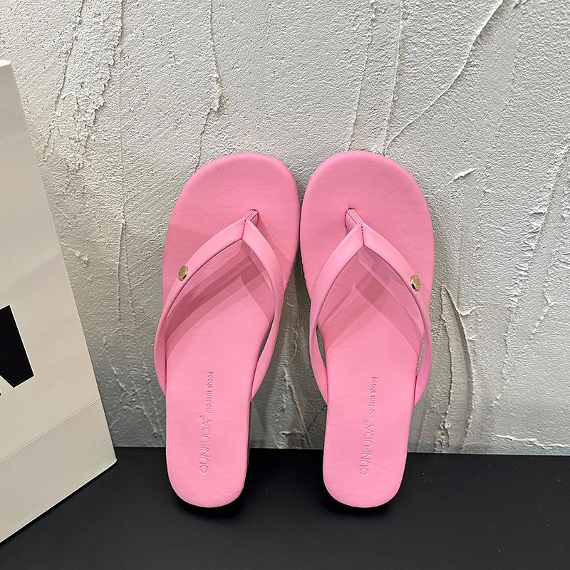 Internet celebrity super fire flat bottom flip-flop slippers women's summer wear 2025 new high-end non-slip cool slippers