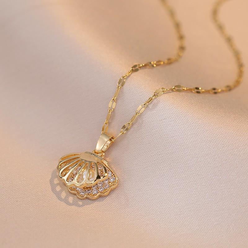 Women's Fashion Heart Pendant Necklace - Elegant, Simple Design, Versatile Clavicle Chain Jewelry