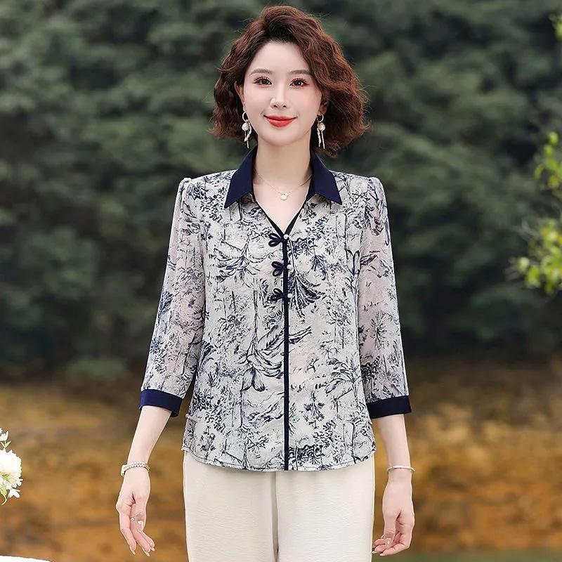 Women's Summer 3/4-Sleeve Youthful Chinese-Style Plus Size Floral Print Shirt: Relaxed-Fit, Elegant Top for Middle-Aged Moms