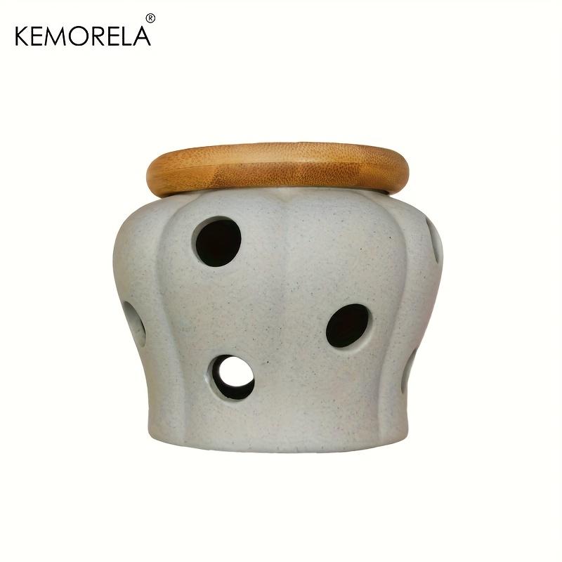 KEMORELA Weißer Keramik-Knoblauchvorratsbehälter mit Bambusdeckel, Belüftetes Hohlraumdesign, Perfekt für Küchen-Knoblauch-, Ingwerlagerung