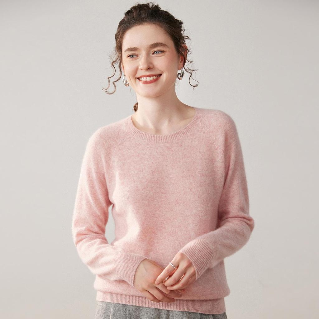 Women's Versatile Cashmere Round Neck Sweater - Thin, Simple, Loose-Fit Knitted Design for Autumn/Winter.