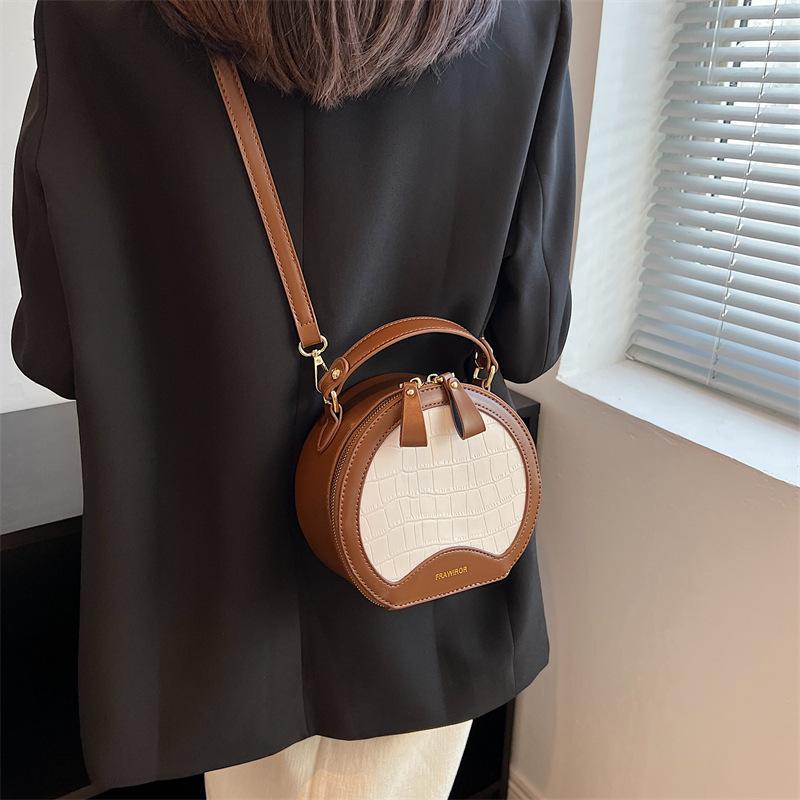 High texture retro shoulder messenger bag 2025 personalized foreign style bag ins Internet celebrity Korean version small square bag
