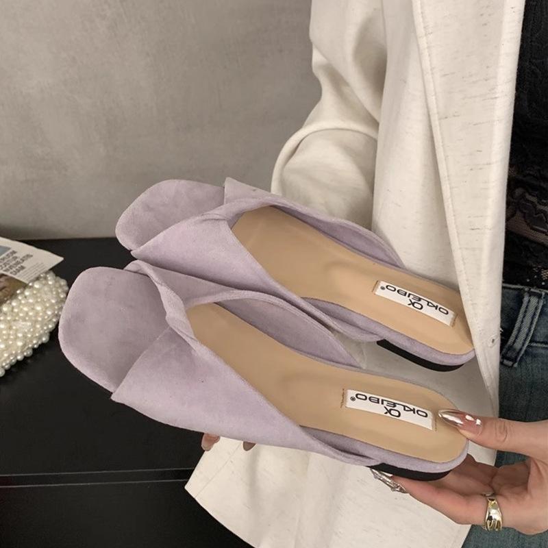 

Французские маленькие прохладные тапочки на плоской подошве женская обувь носить 2025 новый летний мягкая подошва универсальные пляжные сандалии на одной перемычке 35 фиолетовый