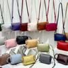 Borsa a Spalla Quadrata Mini Monocolore Tessuta a Mano da Donna Compatta a Tracolla Con Grande Capacità Morbida Pelle PU