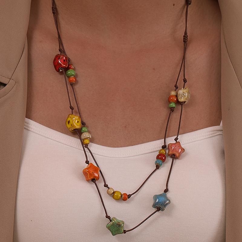 Fargerikt keramisk halskjede Boho-stil Håndlaget justerbart halskjede Enkelt vevd tau Keramisk halskjede Smykketilbehør Gaver