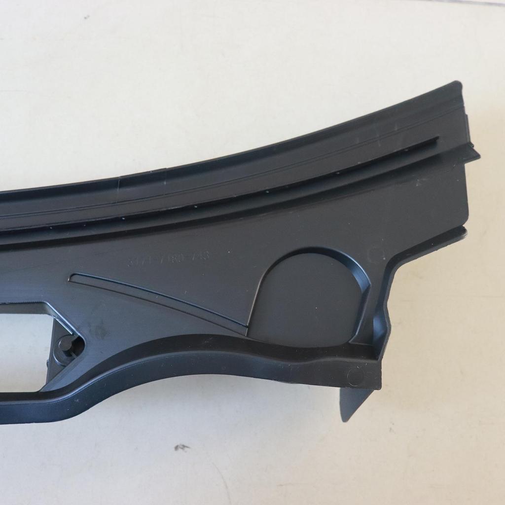 BMW E84 X1 Front Windshield Frame and Wiper Panel Cover (Part: 51712990023)