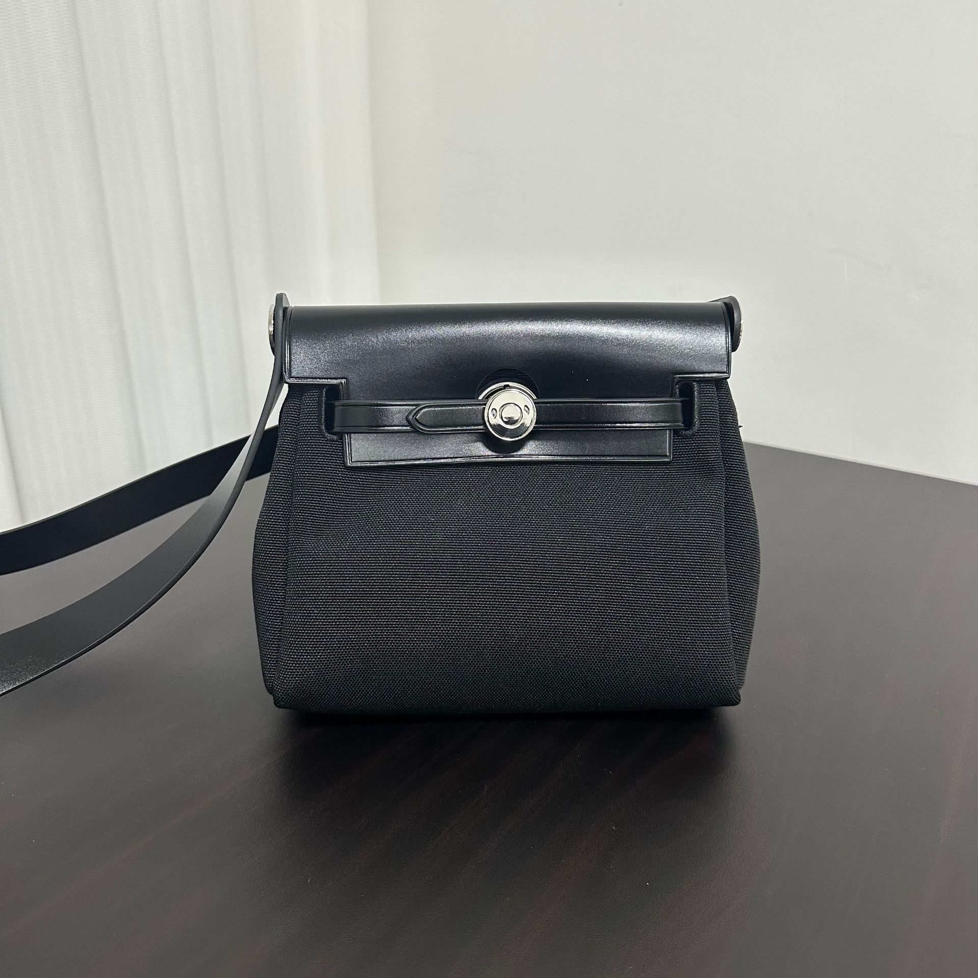 Кросс-борд весна-лето 2025 новая повседневная универсальная квадратная холщовая сумка-тоут МИНИ сумка через плечо женская хорошего качества 20*17*8cm (without any logo)