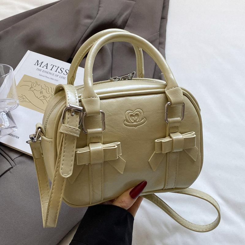 Popular Korean version of sweet and cool style high-end portable Boston bag women's versatile fashion niche design messenger bag
