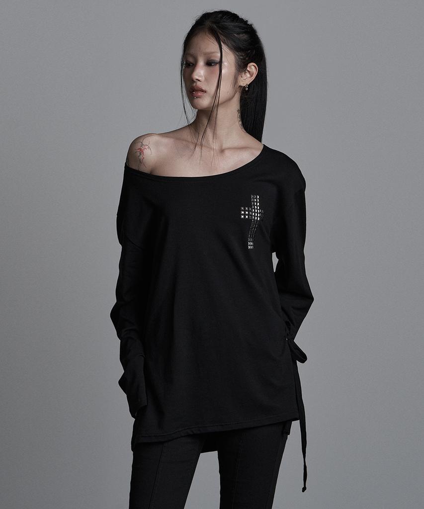 Aejeuyua Cross Line Off-Shoulder T-Shirt Black